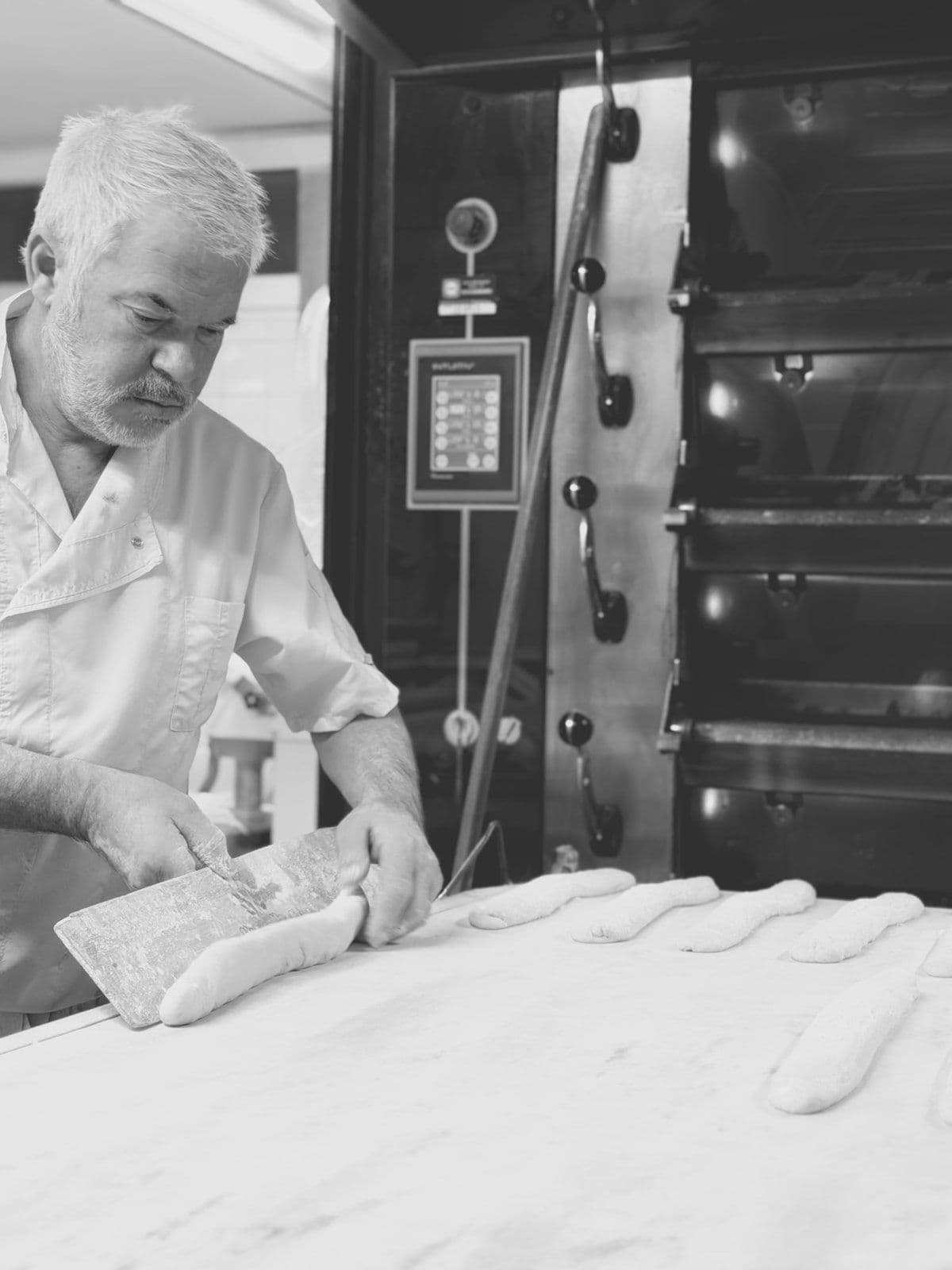 Le boulanger au fournil
