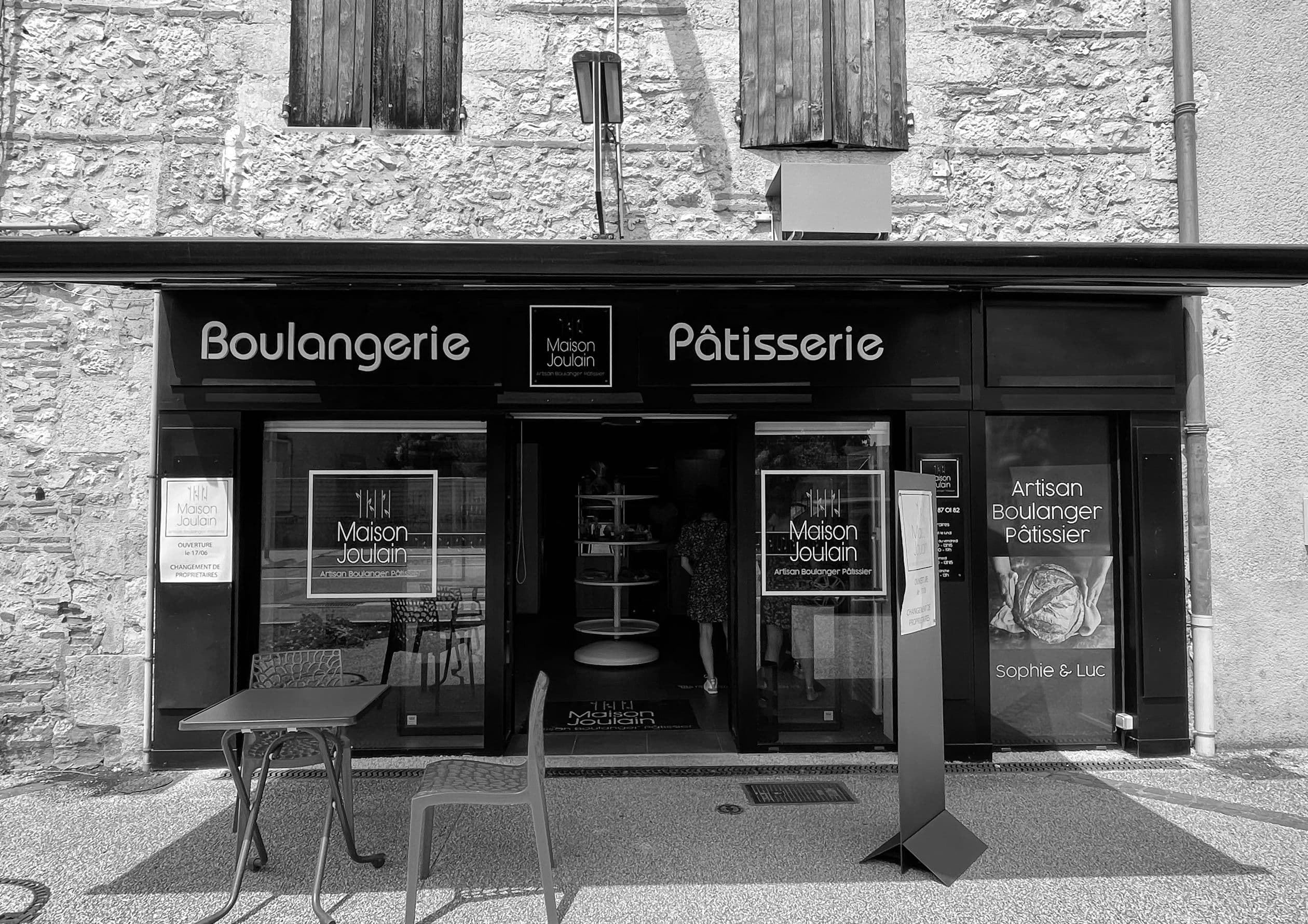La devanture de la Maison Joulain, 8 avenue Jean Coulom à Layrac